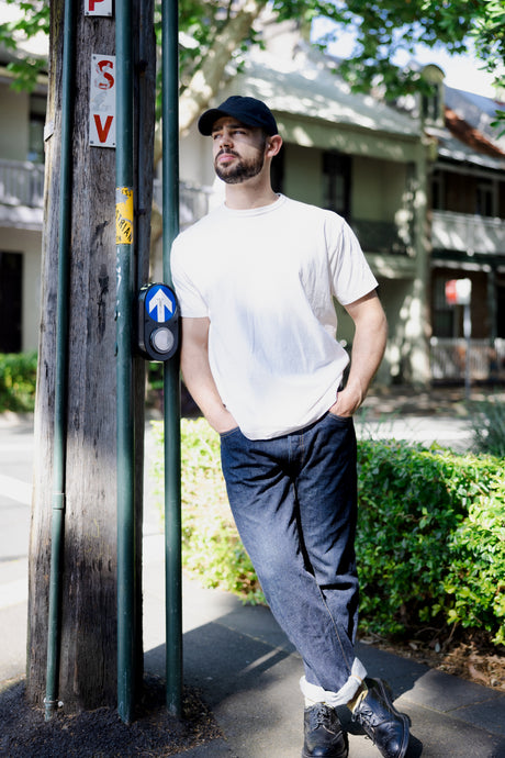 Hangin' around - Airy Tee & Raindrop Denim